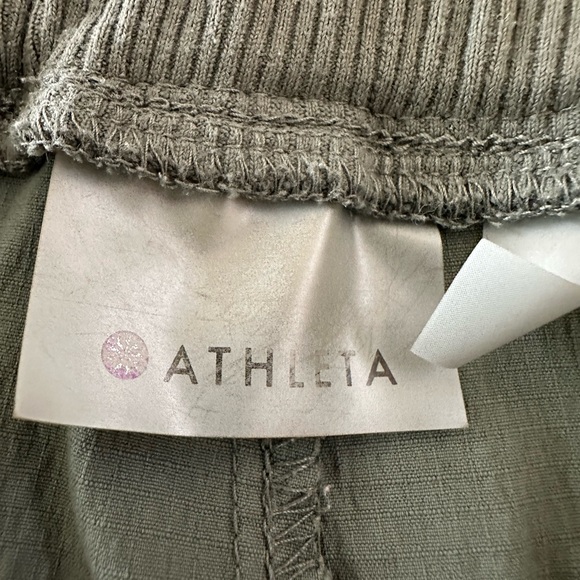 Athleta Trekkie Hiking Shorts Olive Green Cargo Shorts with Zippered Pockets - Picture 5 of 7